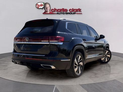 Used 2024 Volkswagen Atlas SEL AWD/4WD image 4
