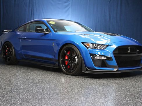 Used 2020 Ford Mustang Shelby GT500 w/ Technology Package RWD image 3