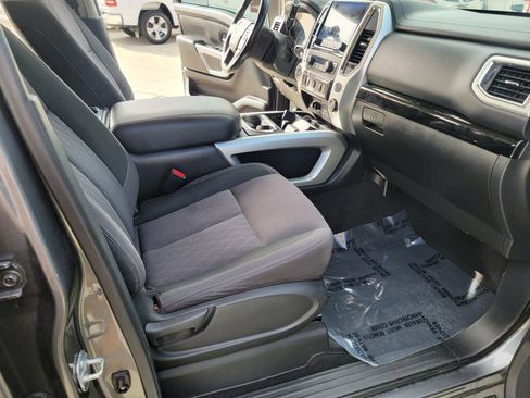 Used 2021 Nissan Titan SV w/ SV Convenience Package RWD image 14