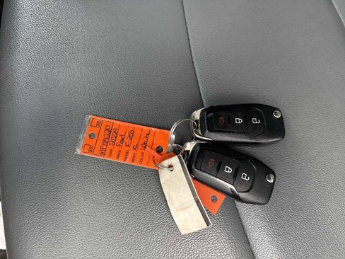 Used 2024 Ford F250 XL w/ XL Chrome Package image 33