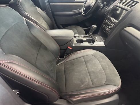 Used 2018 Ford Explorer XLT w/ Equipment Group 202A AWD/4WD image 4