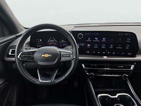 Used 2025 Chevrolet Traverse LT FWD image 23