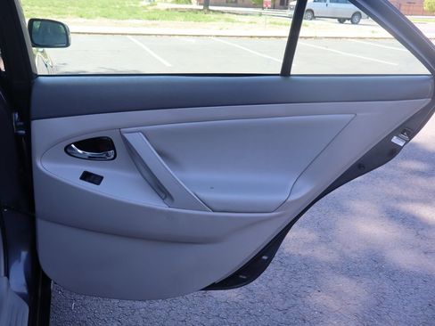 Used 2009 Toyota Camry Hybrid FWD image 25