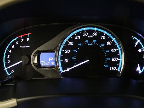 Used 2013 Toyota Sienna XLE image 28