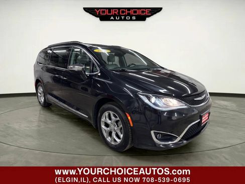 Used 2017 Chrysler Pacifica Limited w/ UConnect Theater Package FWD image 10