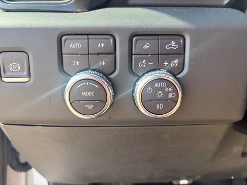 Used 2024 GMC Sierra 2500 AT4 w/ AT4 Premium Plus Package AWD/4WD image 24
