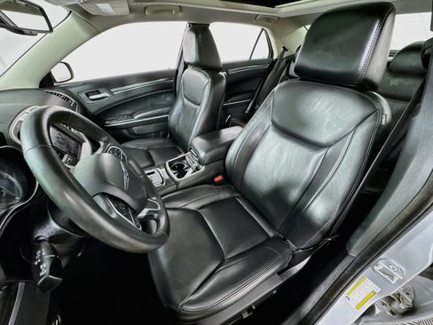 Used 2019 Chrysler 300 Touring L w/ Quick Order Package 22F AWD/4WD image 15