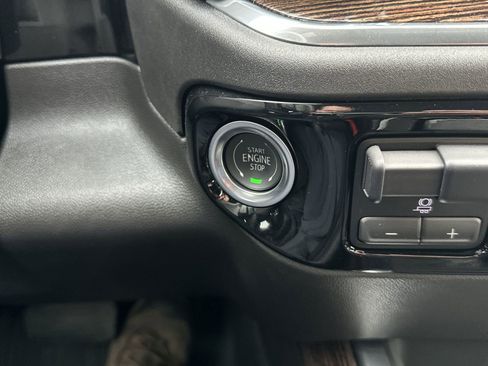 Used 2025 GMC Sierra 1500 Elevation w/ Elevation Premium Package image 17