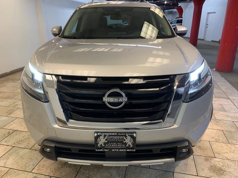 Used 2022 Nissan Pathfinder SL w/ SL Premium Package image 4