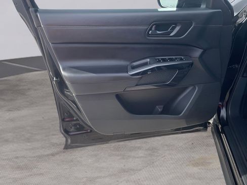 Used 2025 Nissan Pathfinder S FWD image 22