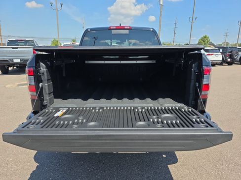 Used 2025 Nissan Frontier SV w/ SV Convenience Package RWD image 13