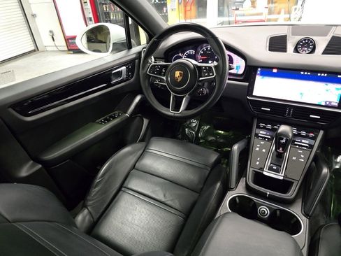 Used 2021 Porsche Cayenne Coupe image 36