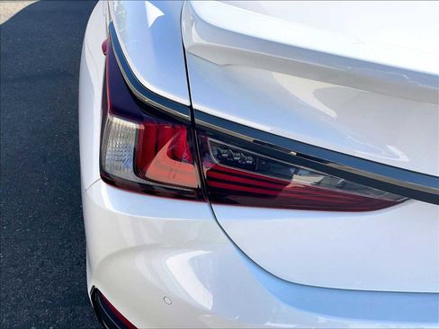 Used 2024 Lexus ES 300h F Sport FWD image 30