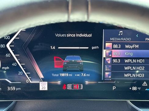 Used 2023 BMW 740i w/ Parking Assistance Package RWD image 18