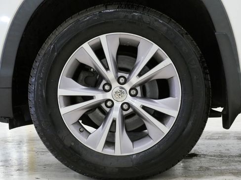 Used 2015 Toyota Highlander XLE image 10