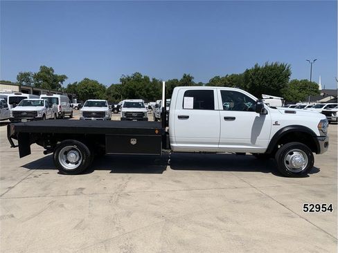 Used 2023 RAM 5500 Tradesman w/ Chrome Appearance Group AWD/4WD image 5