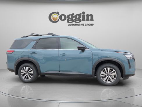 New 2026 Nissan Pathfinder SL image 7