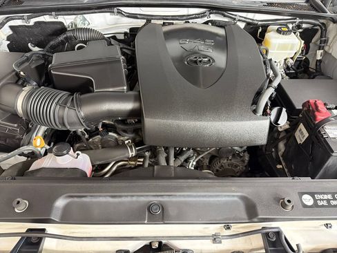 Used 2019 Toyota Tacoma TRD Off-Road AWD/4WD image 23