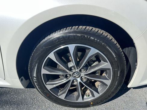 Used 2018 Toyota Avalon XLE Premium image 13