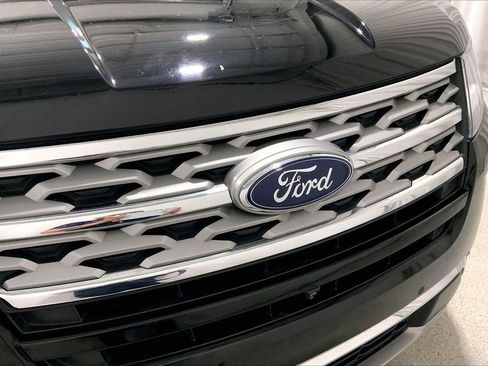 Used 2018 Ford Explorer Limited w/ Equipment Group 301A FWD image 7
