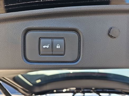 New 2026 Nissan Pathfinder Platinum FWD image 18
