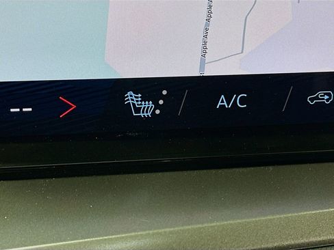 New 2026 Chevrolet Traverse LT w/ Sun and Wheel Package FWD image 22