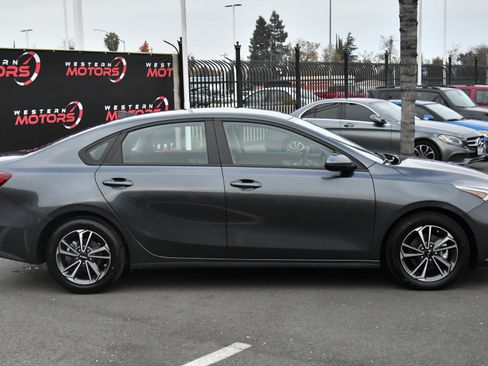 Used 2024 Kia Forte LXS image 9