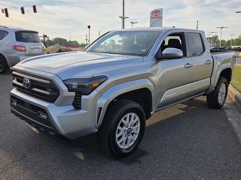 Used 2024 Toyota Tacoma SR5 image 3