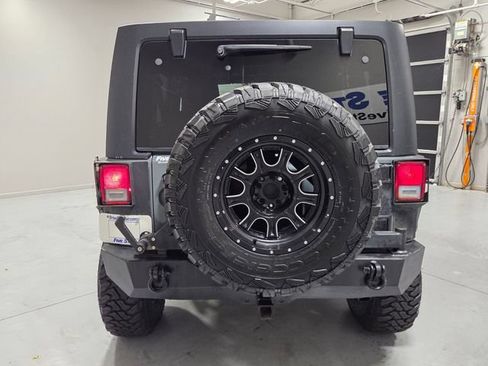 Used 2014 Jeep Wrangler Unlimited Rubicon w/ Max Tow Package AWD/4WD image 9