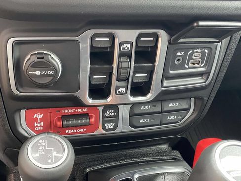 Used 2025 Jeep Wrangler Unlimited Rubicon 392 AWD/4WD image 28