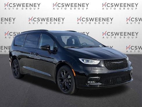 New 2026 Chrysler Pacifica Select w/ S Appearance Package image 7