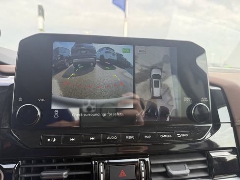 Used 2022 Nissan Pathfinder Platinum w/ Cargo Package image 17