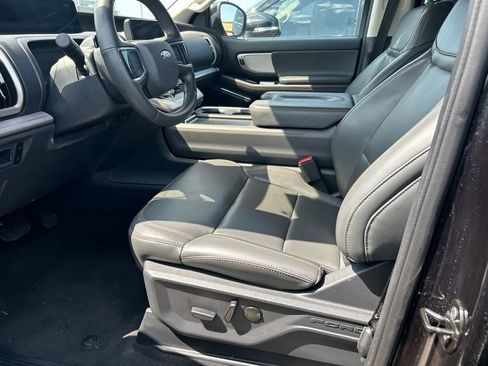Used 2025 Ford Expedition Active RWD image 6