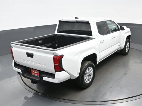 Used 2025 Toyota Tacoma SR5 AWD/4WD image 40