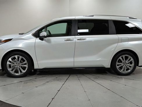 Certified 2023 Toyota Sienna Platinum image 8