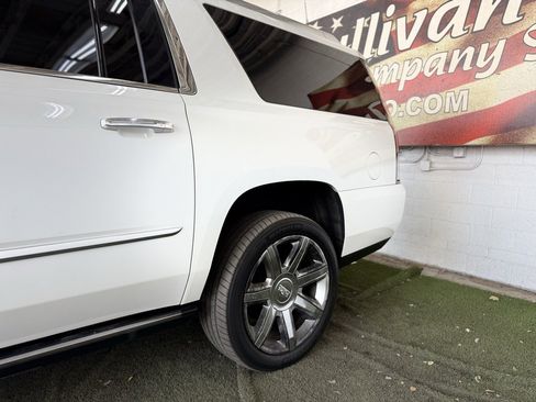 Used 2016 Cadillac Escalade ESV Premium image 2