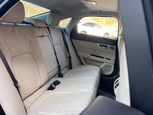 Used 2017 Jaguar XF Premium image 29
