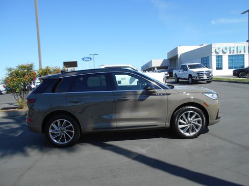 Used 2026 Lincoln Corsair Grand Touring AWD/4WD image 3
