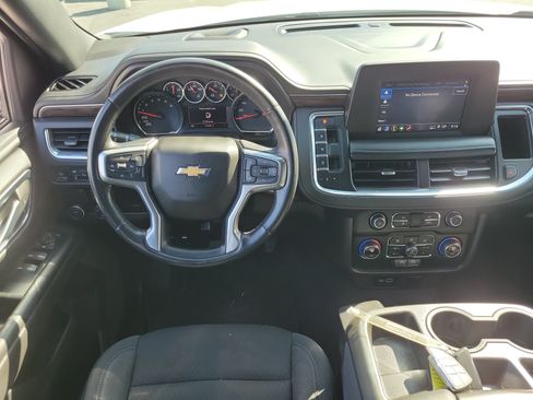 Used 2022 Chevrolet Suburban LS RWD image 4