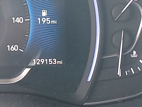 Used 2019 Hyundai Santa Fe SEL FWD image 10