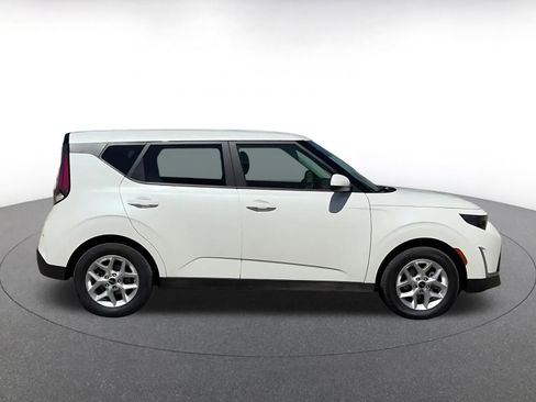 Used 2025 Kia Soul LX w/ LX Technology Package image 16