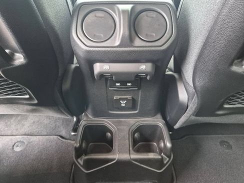 Used 2024 Jeep Wrangler Unlimited Rubicon w/ Convenience Group AWD/4WD image 17