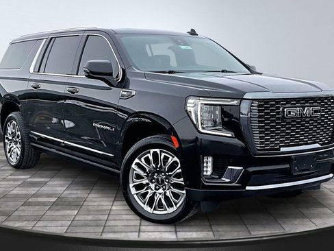 Used 2023 GMC Yukon XL Denali Ultimate AWD/4WD image 12