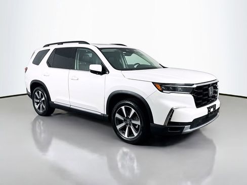 Used 2025 Honda Pilot Elite image 3