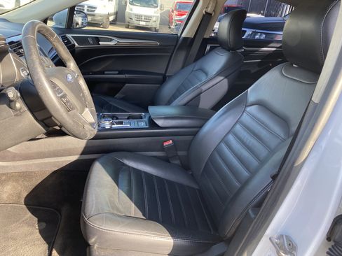 Used 2018 Ford Fusion SE w/ Equipment Group 602A FWD image 12