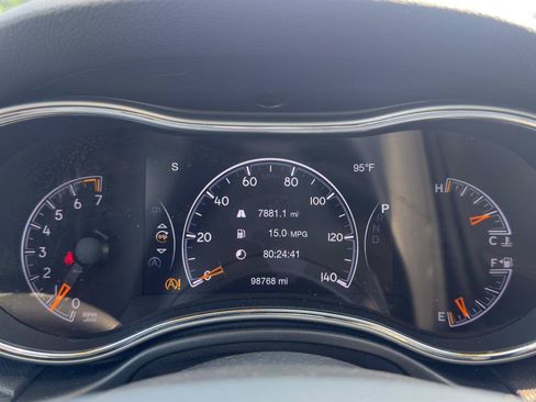 Used 2020 Jeep Grand Cherokee Laredo AWD/4WD image 12