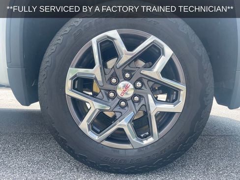 Used 2023 GMC Sierra 1500 SLT w/ X31 Off-Road Package AWD/4WD image 11