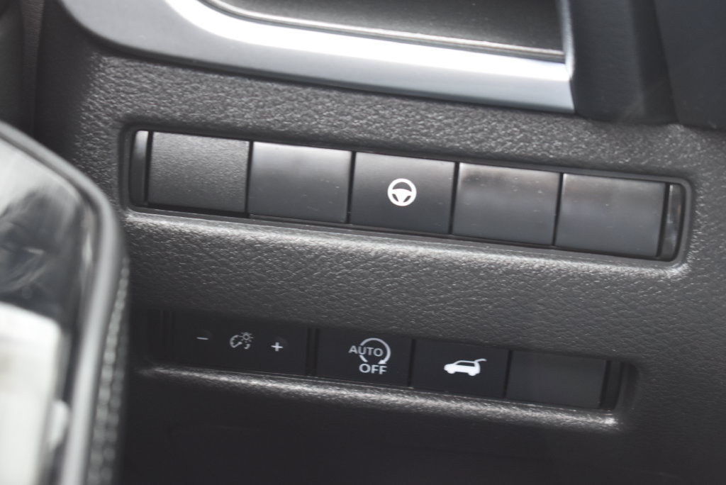 Used 2025 Nissan Rogue SV FWD image 27