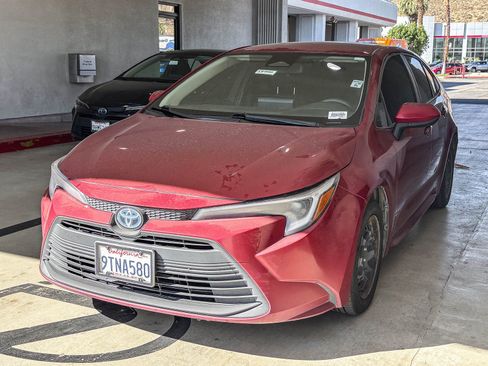 Used 2025 Toyota Corolla LE FWD image 3