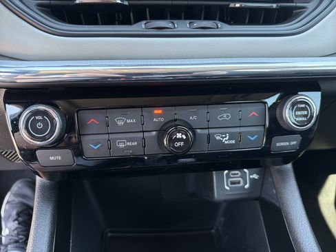 Used 2022 Jeep Compass Limited w/ Sun and Sound Group AWD/4WD image 34